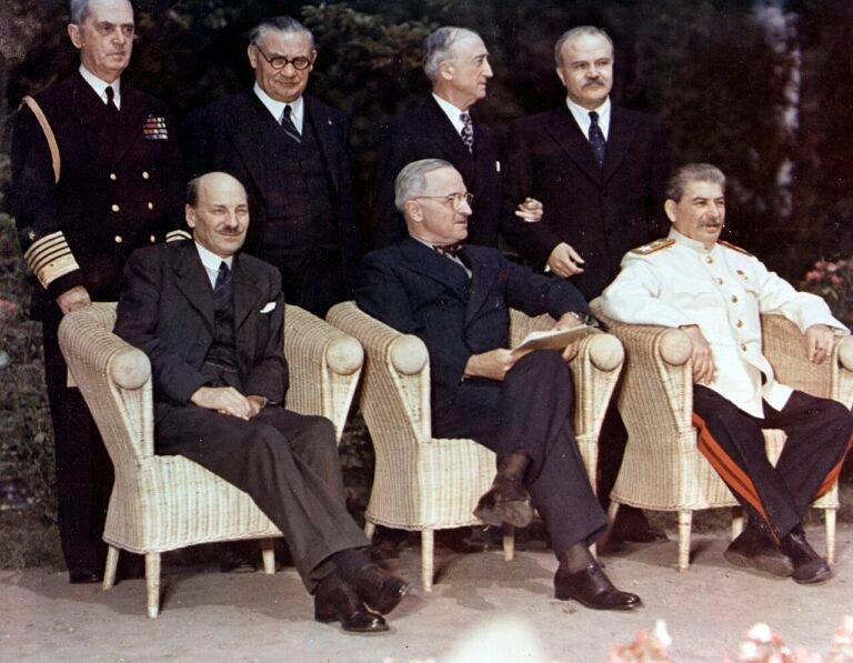 Attlee, Truman y Stalin en la Conferencia de Potsdam, 1945