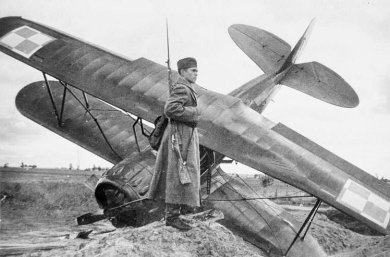 Avión polaco derribado durante la invasión de Polonia en septiembre de 1939