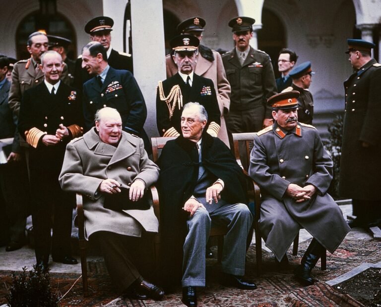 Roosevelt junto a Churchill y Stalin en Yalta, febrero de 1945