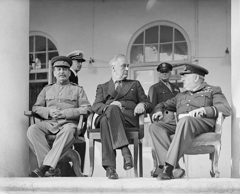 Stalin, Roosevelt y Churchill en la Conferencia de Teherán, 1943