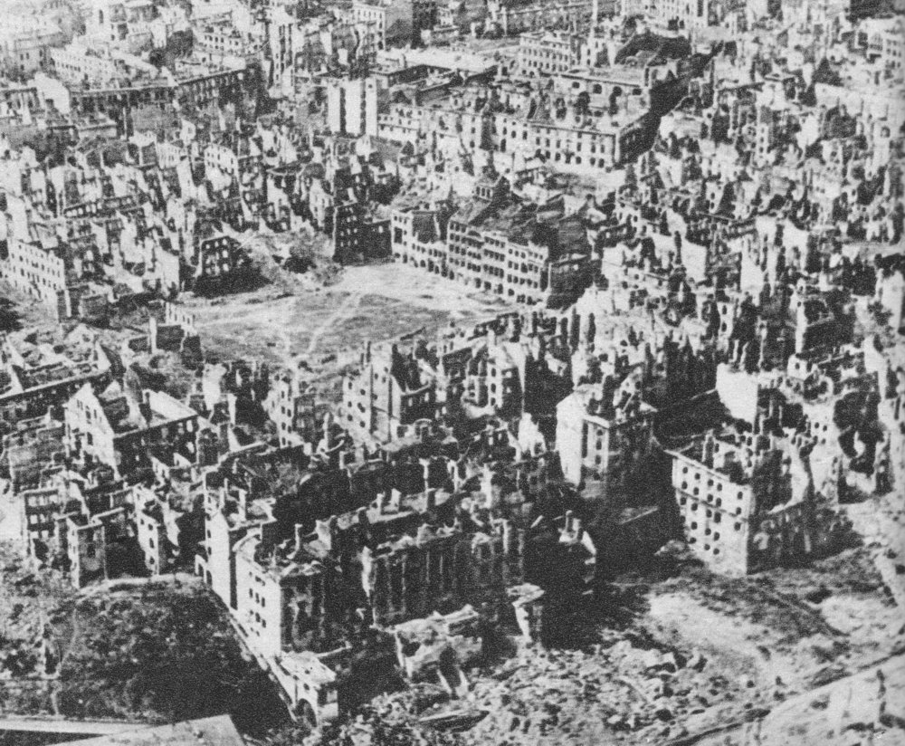Varsovia destruida al final de la Segunda Guerra Mundial